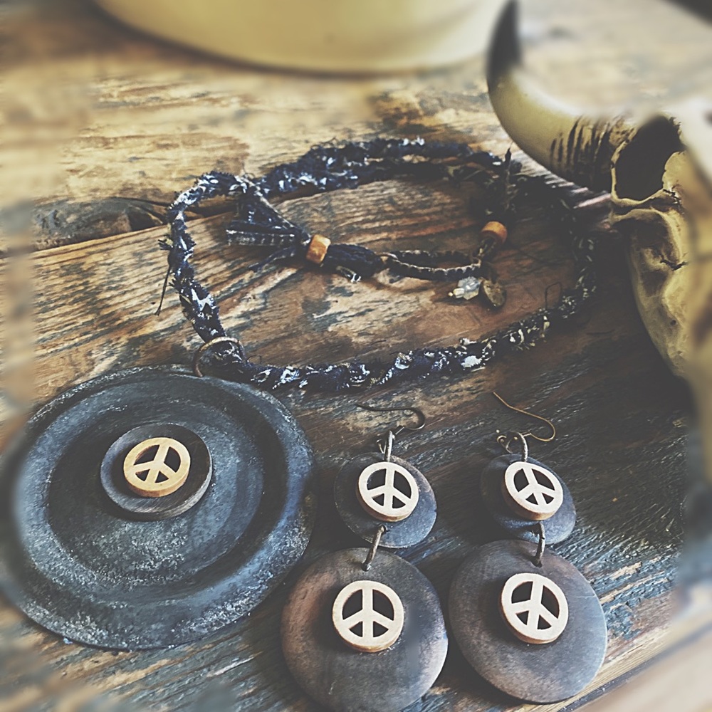 Keep The Peace Necklace & Earrings ☮️ - Picture 13 of 16